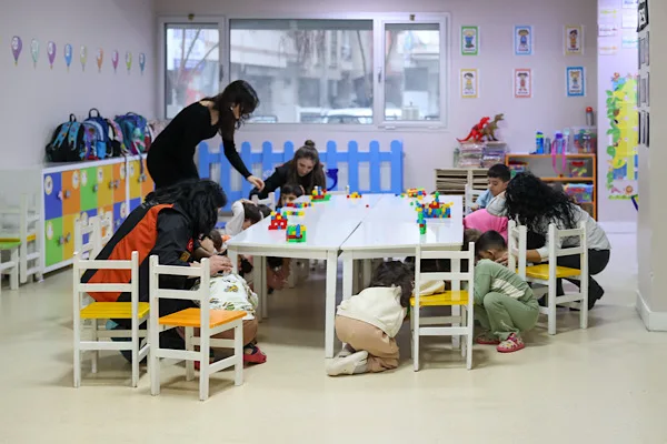 Buca Belediyesi Arama Kurtarma Birimi (BUCAKUT), &Ccedil;ınar Anaokullarında, &ccedil;ocuklara uygun