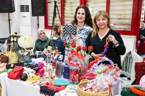 Buca'da Sevgililer G&uuml;n&uuml; kapsamında Şirinyer D&uuml;ğ&uuml;n Salonu&rsquo;nda Hediyelik Eşya Pazarı