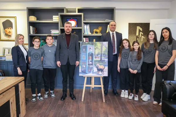 Buca Belediye Başkanı G&ouml;rkem Duman, &ccedil;evre kirliliğine karşı &ccedil;&ouml;z&uuml;m &uuml;retirken