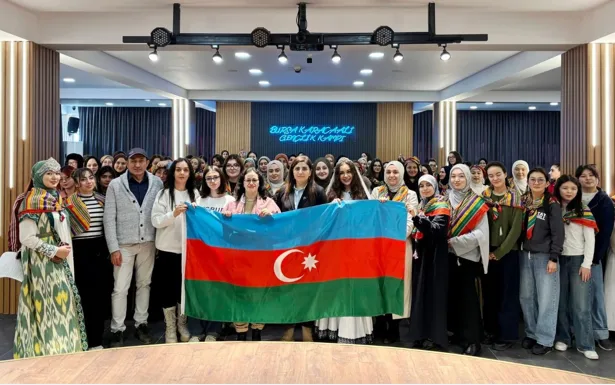 T&uuml;rk D&uuml;nyası Y&ouml;r&uuml;k T&uuml;rkmen Birliği tarafından, T&uuml;rkiye Cumhuriyeti Gen&ccedil;lik ve
