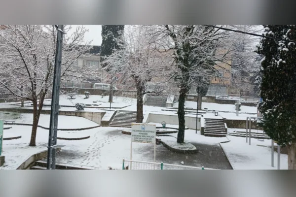 &Ouml;zellikle y&uuml;ksek kesimlerde yoğunluk hissedilir seviyeye ulaşırken, kent merkezinde de