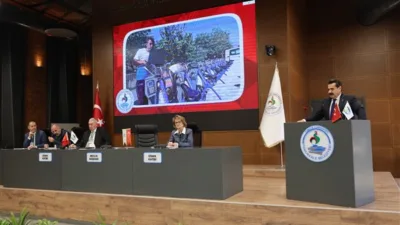Toplantı, Denizli ve &ccedil;evre illerden gelen &ccedil;ok sayıda belediye başkanı,