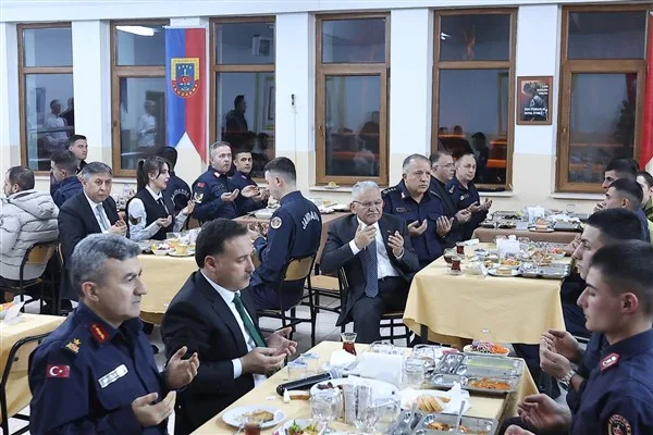 Programa, Kayseri Valisi G&ouml;kmen &Ccedil;i&ccedil;ek de iştirak etti. İl Jandarma
