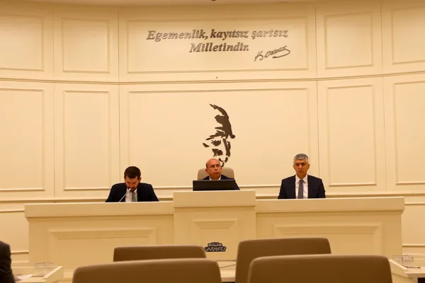 Gaziantep B&uuml;y&uuml;kşehir Belediyesi Meclis Salonu&rsquo;nda yapılan birleşimde, g&uuml;ndem maddeleri kapsamında