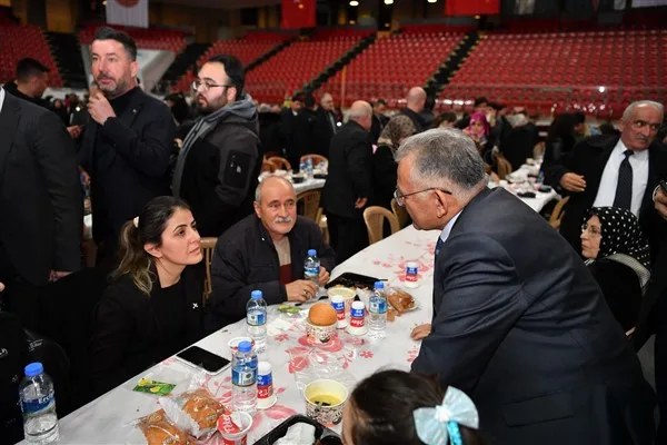 İftar programına Kayseri B&uuml;y&uuml;kşehir Belediye Başkanı Memduh B&uuml;y&uuml;kkılı&ccedil;, TBMM Milli