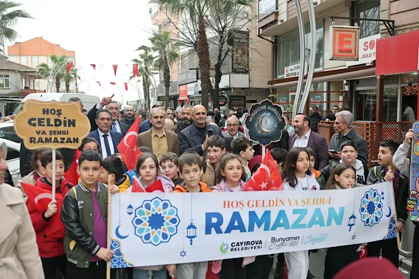 &Ccedil;ayırova&nbsp;Belediye Başkanı &nbsp;&Ccedil;ift&ccedil;i&nbsp;ve &Ccedil;ayırova Belediyesi &Ccedil;ocuk Kul&uuml;pleri&rsquo;nde eğitim g&ouml;ren y&uuml;zlerce