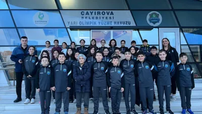 &Ccedil;ayırova Belediyesi Eğitim Spor Kul&uuml;b&uuml; y&uuml;zme branşı sporcuları, Kocaeli&rsquo;nde 6&ndash;7&ndash;8