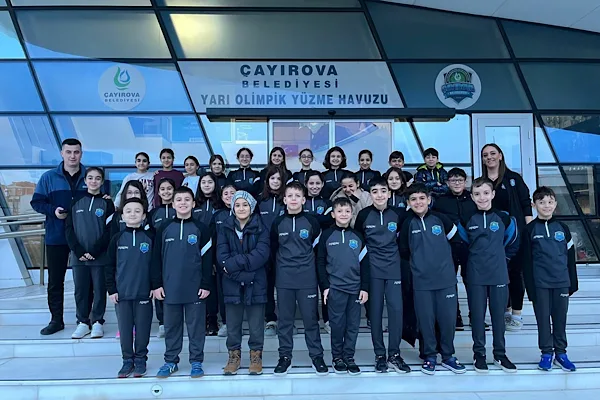 &Ccedil;ayırova Belediyesi Eğitim Spor Kul&uuml;b&uuml; y&uuml;zme branşı sporcuları, Kocaeli&rsquo;nde 6&ndash;7&ndash;8