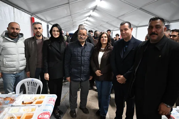 Aydın B&uuml;y&uuml;kşehir Belediyesi, binlerce kişiyi iftar sofralarında buluşturdu. B&uuml;y&uuml;kşehir belediyesinin