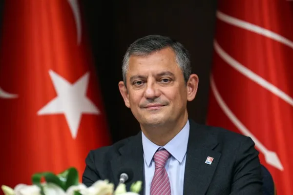 CHP Genel Başkanı &Ouml;zel, İstanbul&rsquo;un Bakırk&ouml;y il&ccedil;esinde d&uuml;zenlenen &lsquo;Millet İradesine
