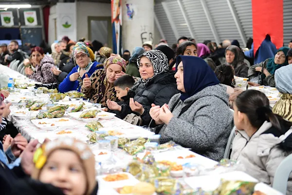 Osmangazi Belediyesi tarafından organize edilen mahalle iftarları programı, &Ccedil;iftehavuzlar Mahallesi