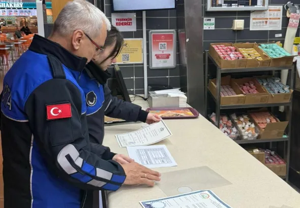 &Ccedil;orlu genelinde artırılan denetimler kapsamında; fırınlar, marketler, tatlıcılar, kuruyemiş&ccedil;iler, manavlar