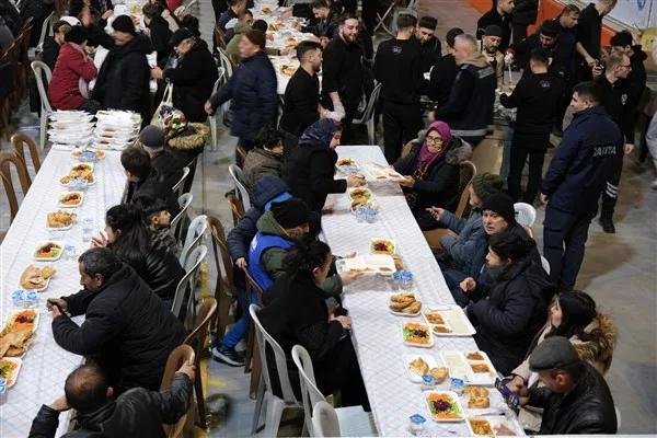 Yardımlaşma ve dayanışma duygularının yoğun şekilde hissedildiği program, Atat&uuml;rk Spor