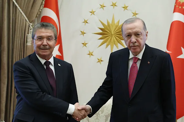 Cumhurbaşkanlığı tarafından yapılan a&ccedil;ıklamaya g&ouml;re,Cumhurbaşkanı Erdoğan, KKTC Başbakanı &Uuml;stel&rsquo;i Cumhurbaşkanlığı