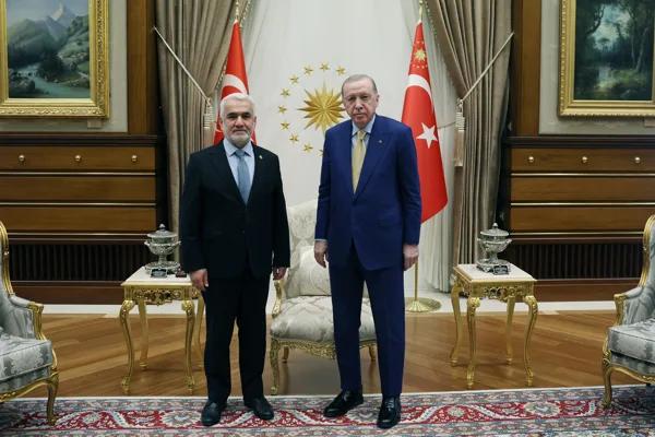 Cumhurbaşkanı Erdoğan, H&Uuml;DA PAR Genel Başkanı Yapıcıoğlu'nu Cumhurbaşkanlığı K&uuml;lliyesi&rsquo;nde kabul