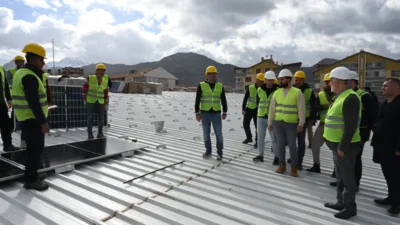 Senirce ovalarının tepelerinin yanı sıra ISBAŞ Bimsblok Fabrikası, Mehmet T&ouml;nge