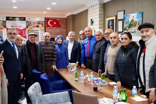 Gelecek Partisi Genel Başkanı Davutoğlu, ramazan ayının ilk iftarında Ankara&rsquo;da