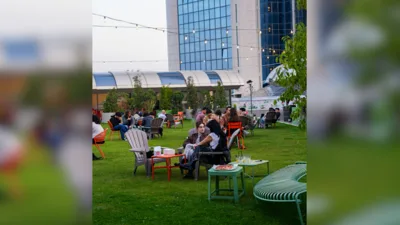 Ge&ccedil;mişle vedalaşmak ve yeni hikayelere alan a&ccedil;mak isteyenler buluşuyor. Ge&ccedil;mişten