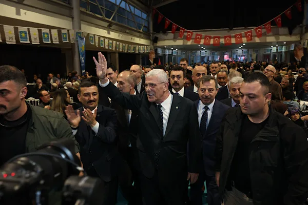 İYİ Parti Genel Başkanı M&uuml;savat Dervişoğlu, Bursa&rsquo;da d&uuml;zenlenen iftar programına