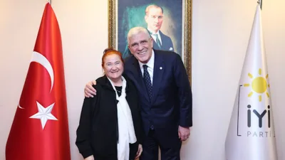 İYİ Parti Genel Başkanı M&uuml;savat Dervişoğlu, T&uuml;rk halk m&uuml;ziği sanat&ccedil;ısı
