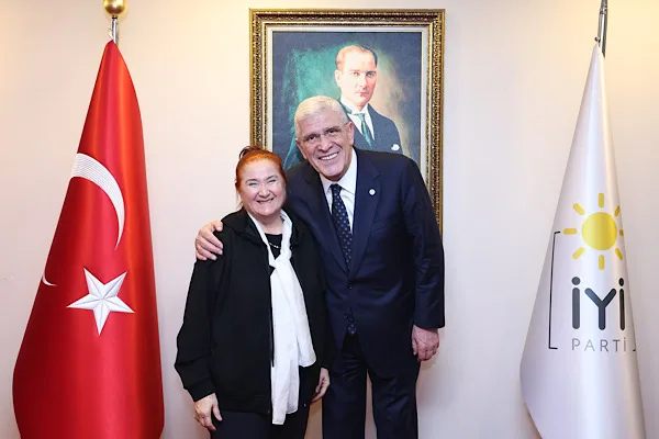 İYİ Parti Genel Başkanı M&uuml;savat Dervişoğlu, T&uuml;rk halk m&uuml;ziği sanat&ccedil;ısı