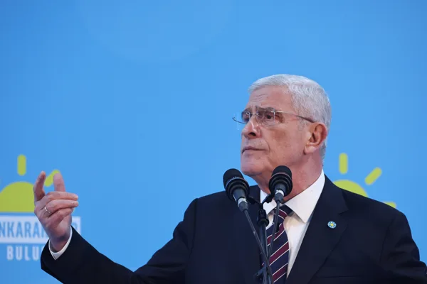 İYİ Parti Genel Başkanı Dervişoğlu, partisinin Afyonkarahisar&rsquo;da d&uuml;zenlenen iftar programına