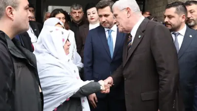 İYİ Parti Genel Başkanı Dervişoğlu, kıyafeti &uuml;zerinden yapılan paylaşımlar nedeniyle