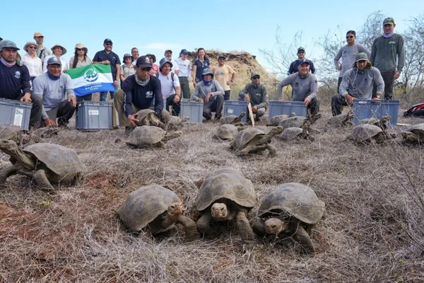 Bilim insanları, Gal&aacute;pagos Ulusal Parkı M&uuml;d&uuml;rl&uuml;ğ&uuml; ve Gal&aacute;pagos Koruma Derneği'nin