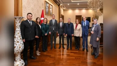 Ziyarette İl Başkanı Abbasioğlu, yeni y&ouml;netim olarak Vali Aktaş&rsquo;a kabullerinden