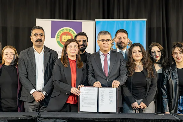 Diyarbakır B&uuml;y&uuml;kşehir Belediyesi Eşbaşkanları Serra Bucak ve Doğan Hatun ile