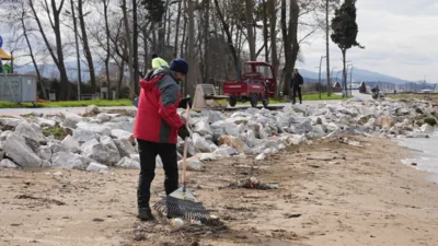 Yalova Belediyesi Temizlik İşleri M&uuml;d&uuml;rl&uuml;ğ&uuml;&rsquo;nce ger&ccedil;ekleştirilen &ccedil;alışmalar kapsamında plastik atıklar,