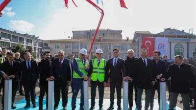 T&ouml;rene D&uuml;zce Valisi Mehmet Makas, Belediye Başkanı Faruk &Ouml;zl&uuml;, il