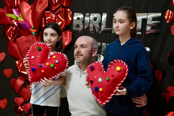 D&uuml;zce Belediyesi &Ccedil;ocuk &Uuml;niversitesi, 14 Şubat Sevgililer G&uuml;n&uuml; dolayısıyla baba-kız
