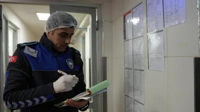 D&uuml;zce Belediyesi Zabıta M&uuml;d&uuml;rl&uuml;ğ&uuml; ekipleri, m&uuml;cavir alan sınırları i&ccedil;erisinde gıda