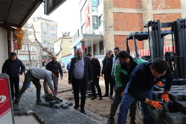Edremit Belediye Başkanı Mehmet Ertaş, il&ccedil;ede devam eden belediye hizmetlerini
