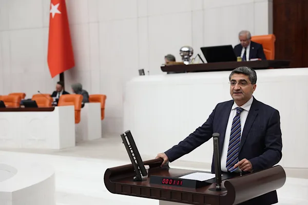 DEVA Partisi Mersin Milletvekili Mehmet Emin Ekmen, kentin kalkınması ve