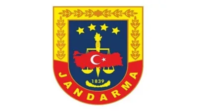 Jandarma Genel Komutanlığı tarafından &nbsp;yoğun kar yağışı&nbsp;nedeniyle&nbsp;trafiğe kapatılan Kayseri&ndash;Erciyes yolunda&nbsp;mahsur