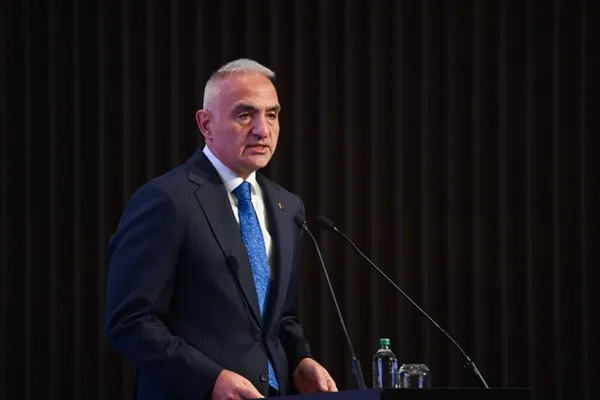 K&uuml;lt&uuml;r ve Turizm Bakanı Mehmet Nuri Ersoy, Antalya&rsquo;nın turizm merkezlerinden