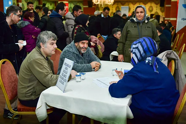 Esenyurt Belediyesi Nikah Sarayı&rsquo;nda d&uuml;zenlenen istihdam buluşmasında, &ccedil;eşitli sekt&ouml;rlerden 30