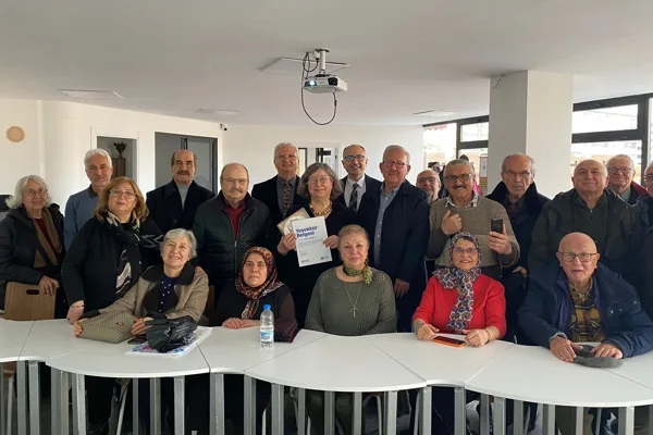 At&ouml;lyeler kapsamında, alanında uzman bir ismin katılımıyla bir eğitim oturumu