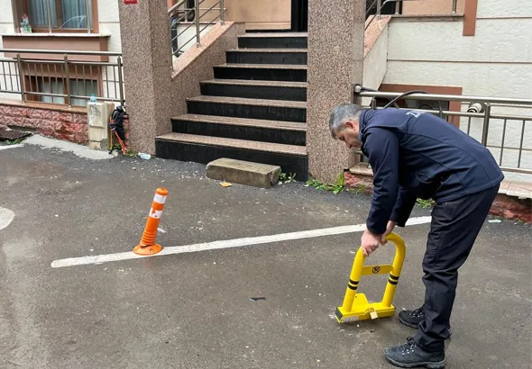 Maltepe Belediyesi zabıta ekipleri, kamusal alanları koruma ve kent d&uuml;zenini