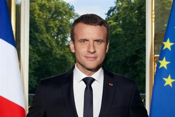 Fransa Cumhurbaşkanı Emmanuel Macron, Hollanda Başbakanı olarak atanmasından dolayı Rob