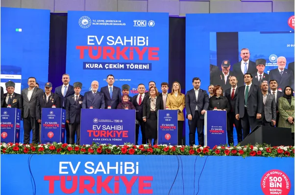 Kamil Ocak Spor Salonu&rsquo;nda d&uuml;zenlenen kura t&ouml;renindeki ilk talihliler, &Ccedil;evre,