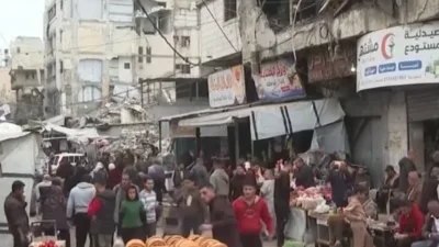 Gazze Şehri sakinleri, ramazana hazırlanmak i&ccedil;in Salı g&uuml;n&uuml;, ağır hasar