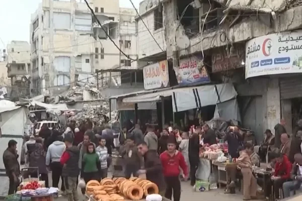 Gazze Şehri sakinleri, ramazana hazırlanmak i&ccedil;in Salı g&uuml;n&uuml;, ağır hasar