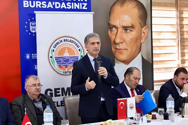 Gemlik Belediye Başkanı Ş&uuml;kr&uuml; Deviren başkanlığında d&uuml;zenlenen toplantıya; başkan yardımcıları,