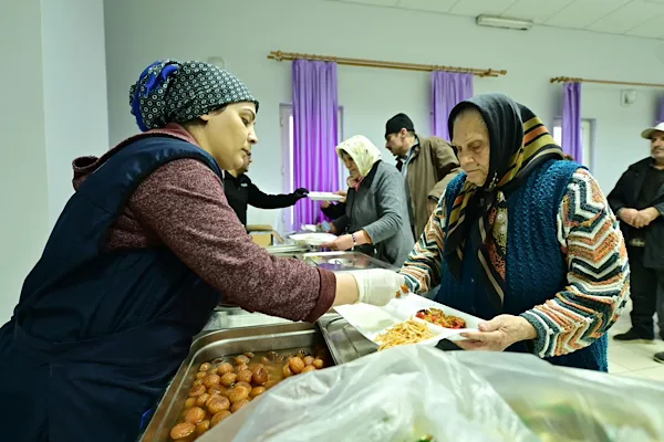 Gemlik'te &nbsp;Ramazan ayında dayanışma ve paylaşma geleneği &nbsp;s&uuml;rd&uuml;r&uuml;l&uuml;yor. Ramazan ayı