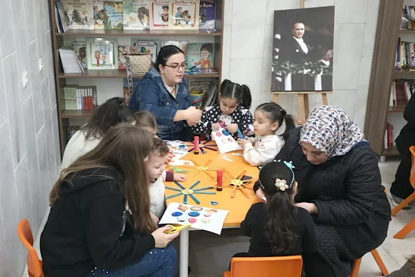 Gemlik Belediyesi tarafından işletilen merkezde, sosyal gelişimi desteklemek amacıyla &ccedil;eşitli