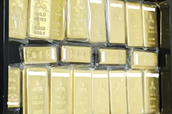 Tahmini 560 milyon yen (3,6 milyon dolar) değerindeki altın k&uuml;l&ccedil;eler,