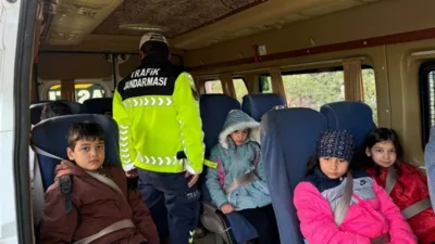 Hatay&rsquo;ın Erzin il&ccedil;esine bağlı G&ouml;kdere Mahallesi&rsquo;nde okul servis ara&ccedil;larına y&ouml;nelik
